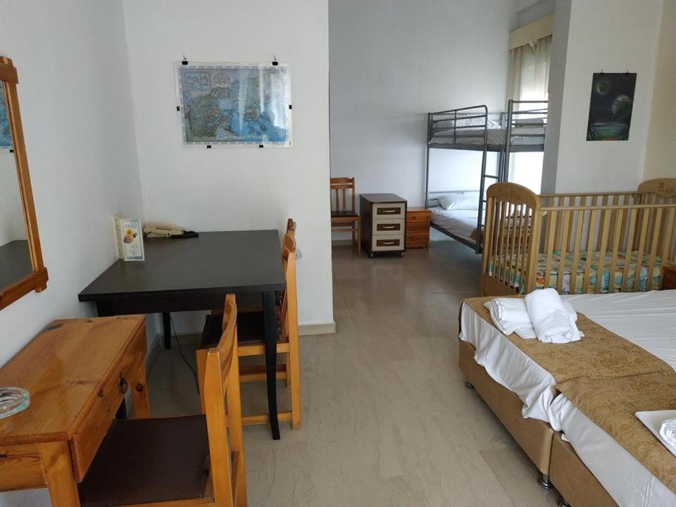 פורקה Aquarius Hotel מראה חיצוני תמונה
